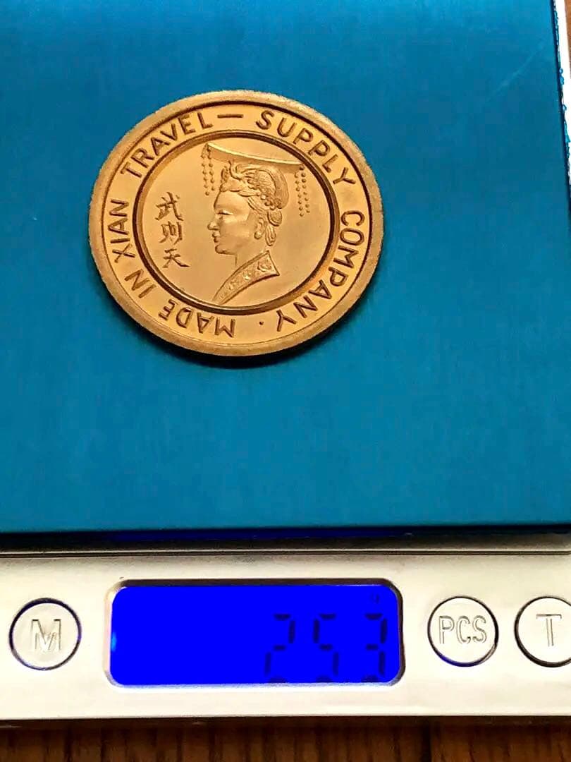 金色メダル 女性・男性デザイン