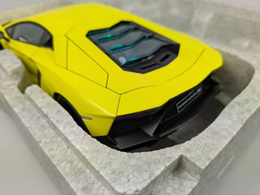 1/18 ミニカー オートアート ランボルギーニ アヴェンタドール LP720