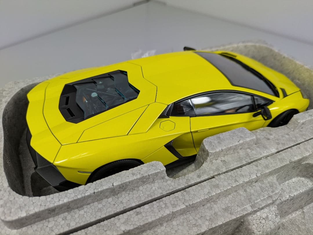 1/18 ミニカー オートアート ランボルギーニ アヴェンタドール LP720