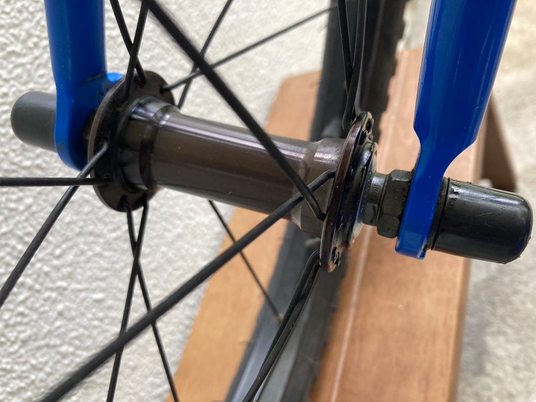 ヨツバサイクル　18インチ　ヒーローレッド