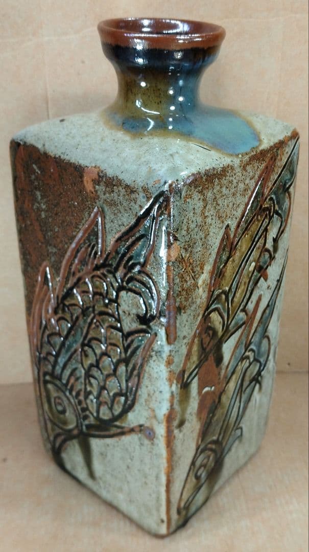 【本物保証】金城次郎 魚紋角瓶 共箱 栞 人間国宝 壺屋焼 希少魚6匹 h24㎝