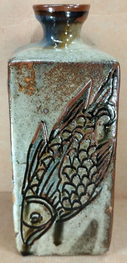 【本物保証】金城次郎 魚紋角瓶 共箱 栞 人間国宝 壺屋焼 希少魚6匹 h24㎝