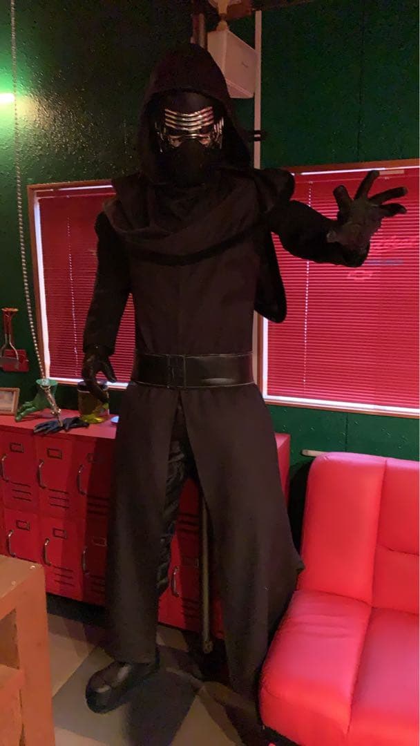 スターウォーズ　カイロレン　店舗向き
