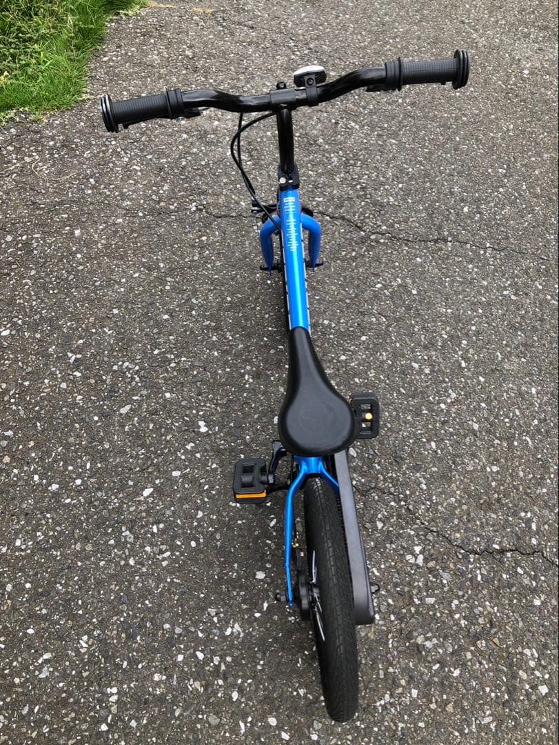 送料込み♪ペダル付きスタンド付きSTRIDER 14インチ バランスバイク 青