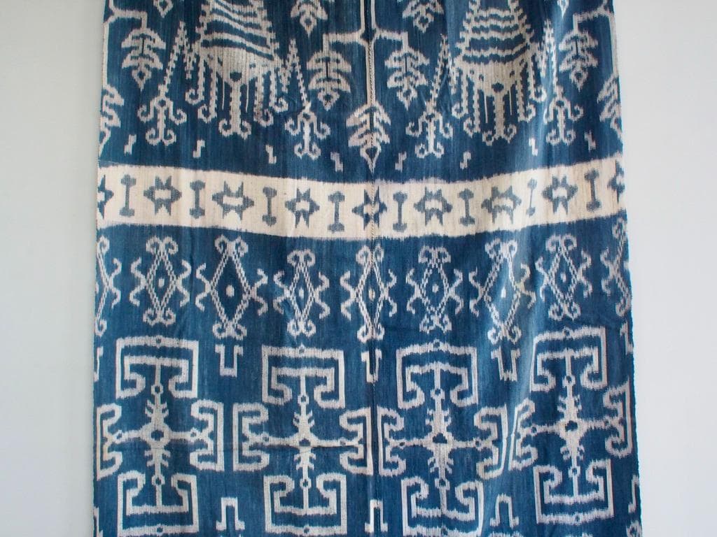 インドネシア スンバ島のイカット 藍染２