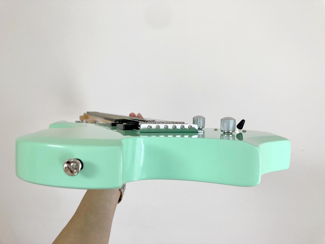 変形タイプ　エレキギター 　サーフグリーン　美品　シンクロナイズドトレモロ