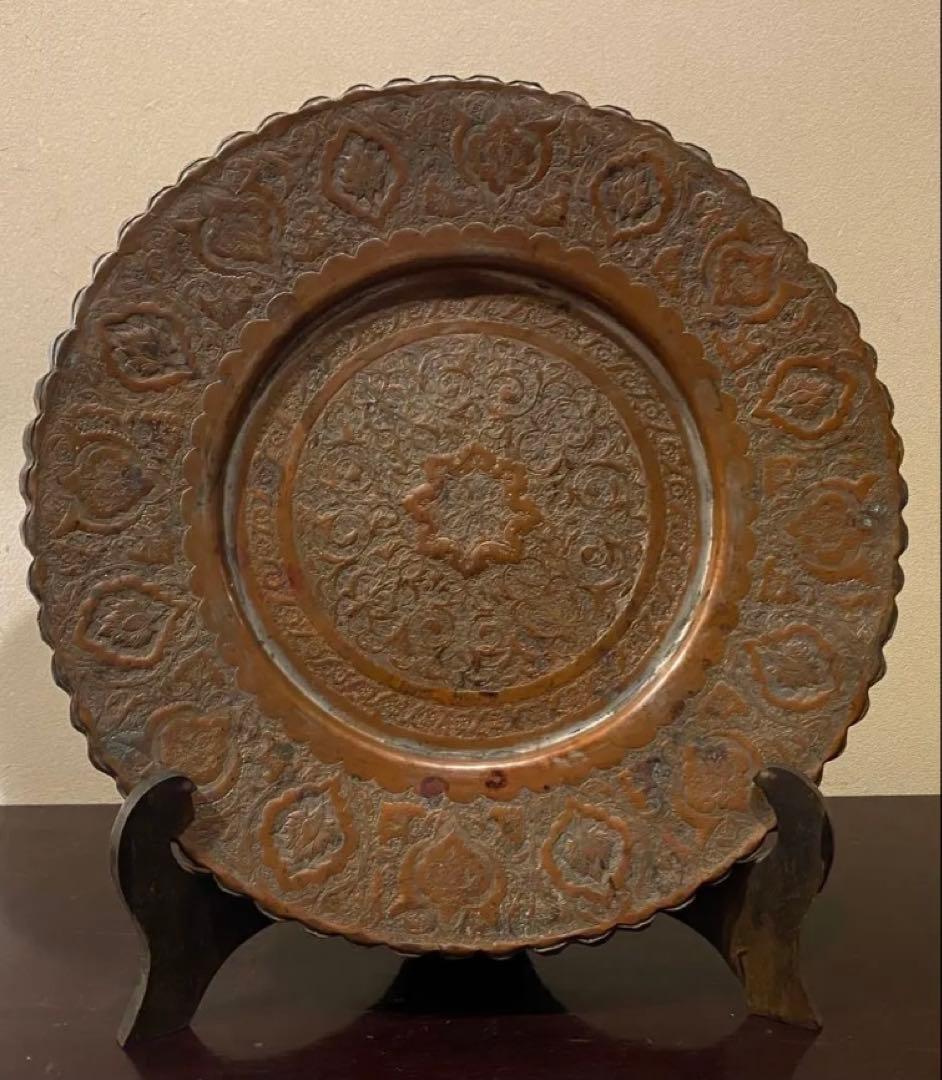 アンティーク カジャール朝　銅彫金装飾39cmプレート・鑑賞スタンド付４点セット