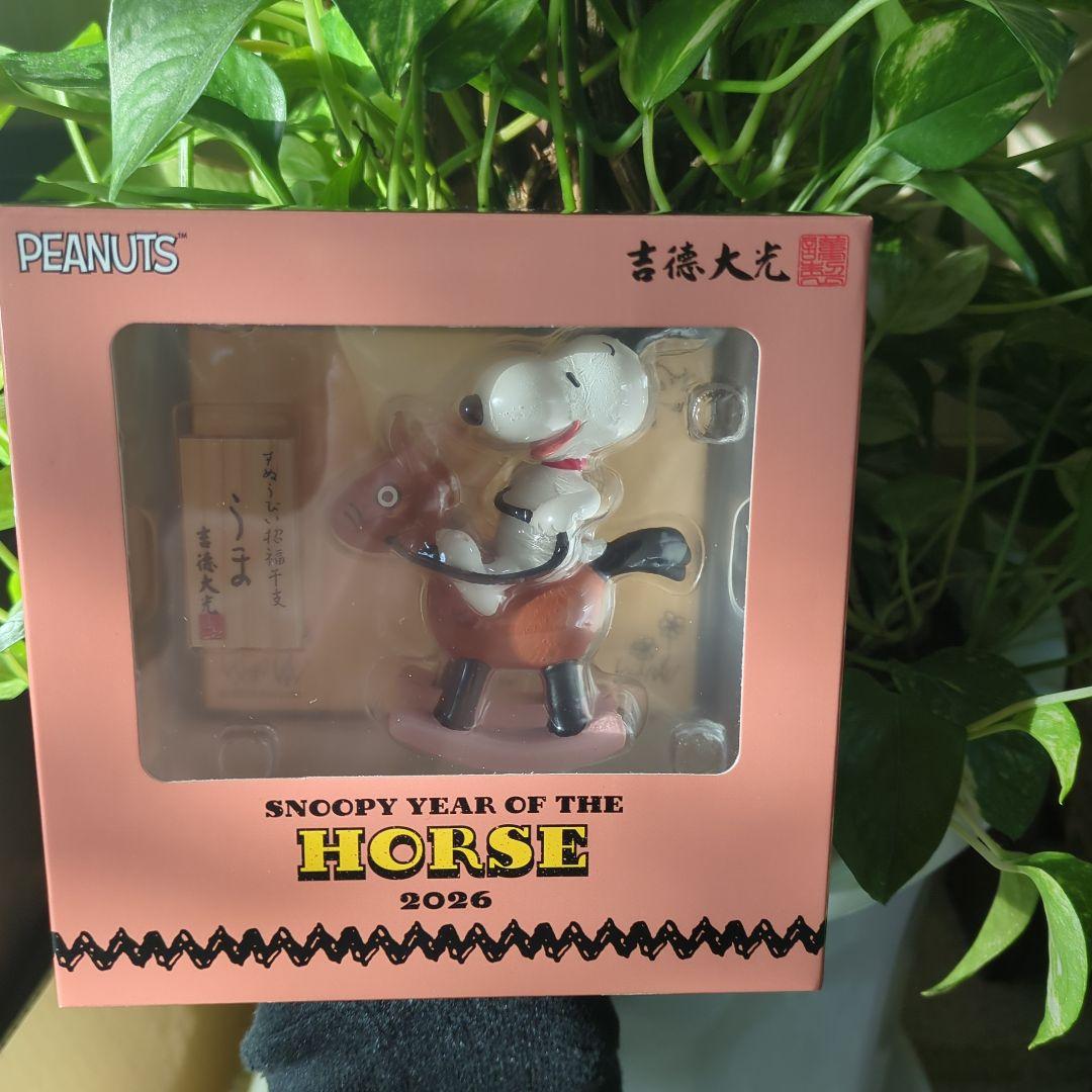 スヌーピー 馬　置物 2026　吉徳　午　PEANUTS