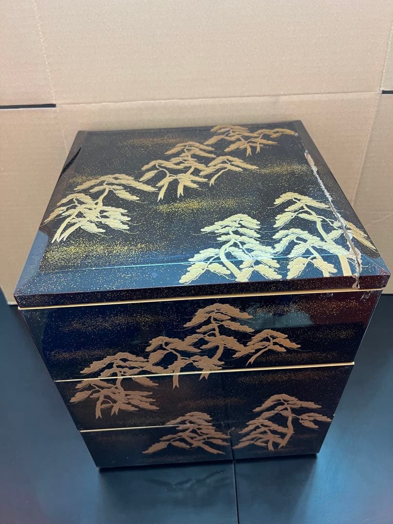 783 黒漆塗り沈金重箱　金蒔絵　松　3重　高級