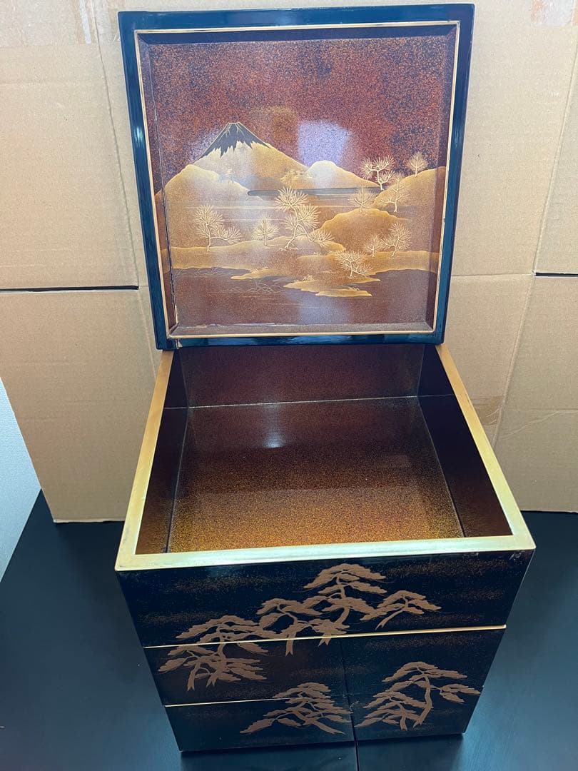 783 黒漆塗り沈金重箱　金蒔絵　松　3重　高級