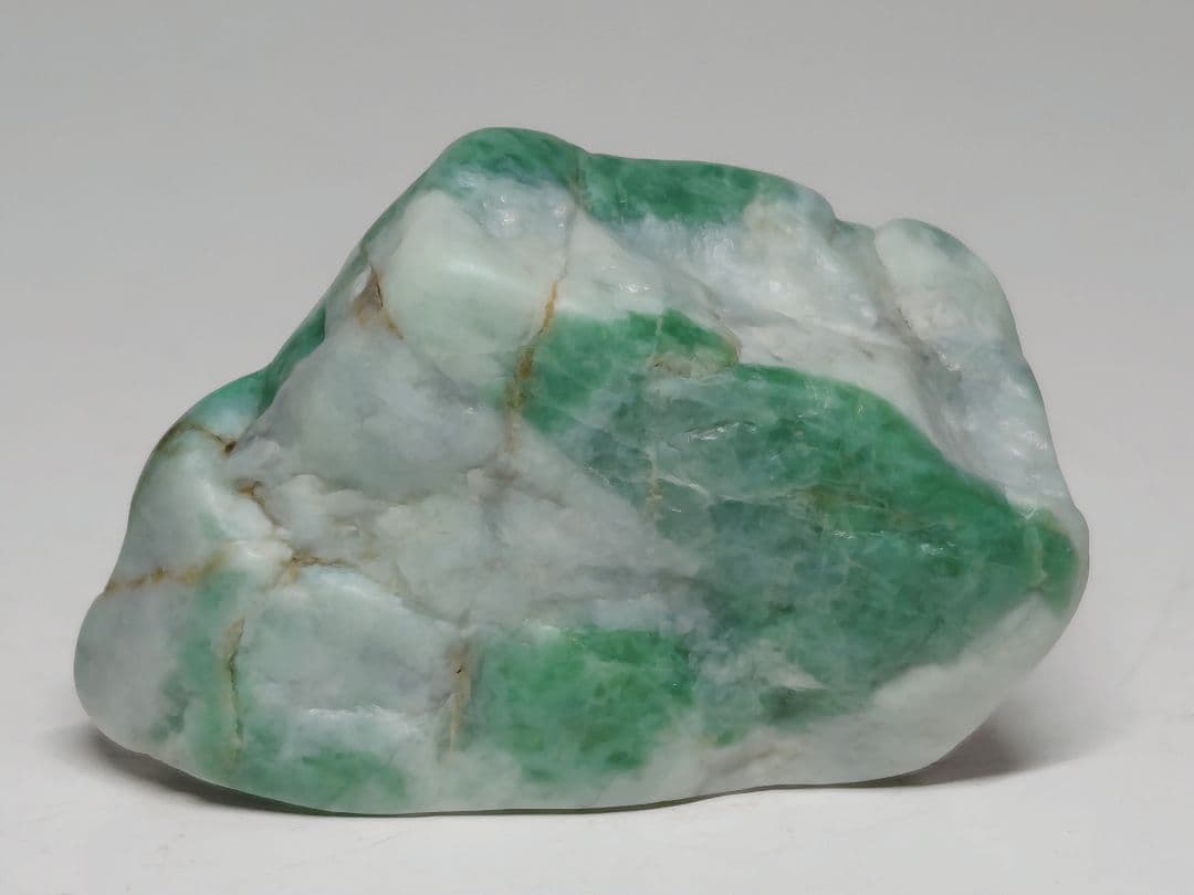 鮮緑 82g 翡翠 ヒスイ 原石 鑑賞石 自然石 誕生石 鉱物 鉱石 水石