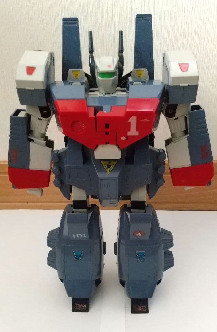 タカトクトイス マクロス バルキリー アーマード付き