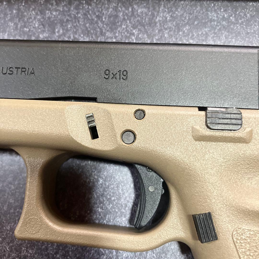 東京マルイ　GLOCK 19 3rd Generation タンカラーフレーム
