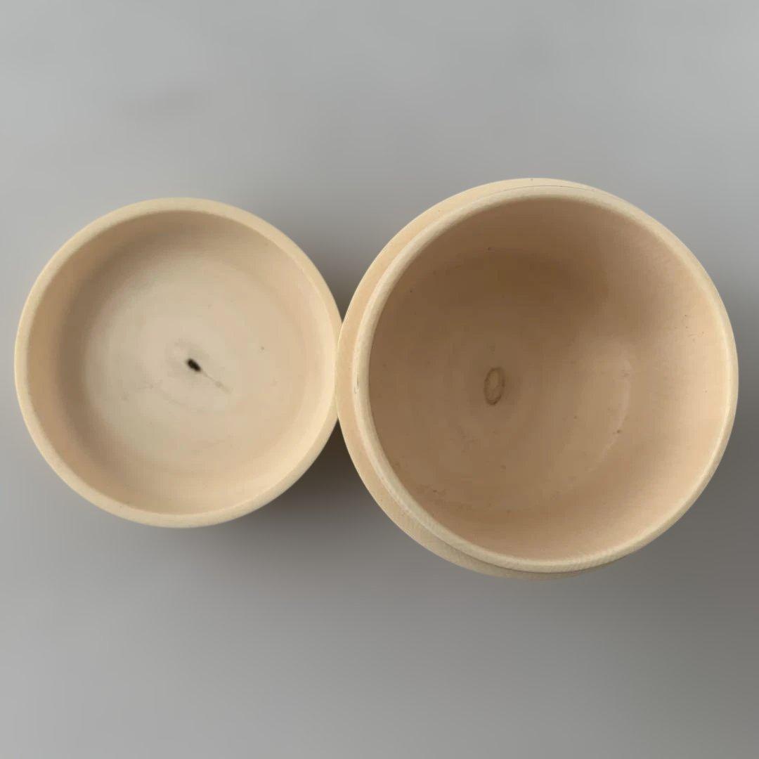 蓋付き保存容器　高さ7cm, 幅5.5cm