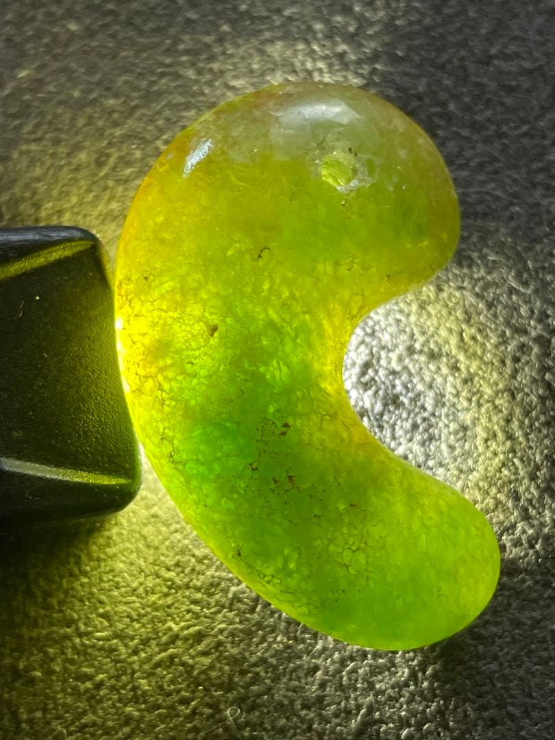 古墳時代翡翠勾玉アップルグリーン