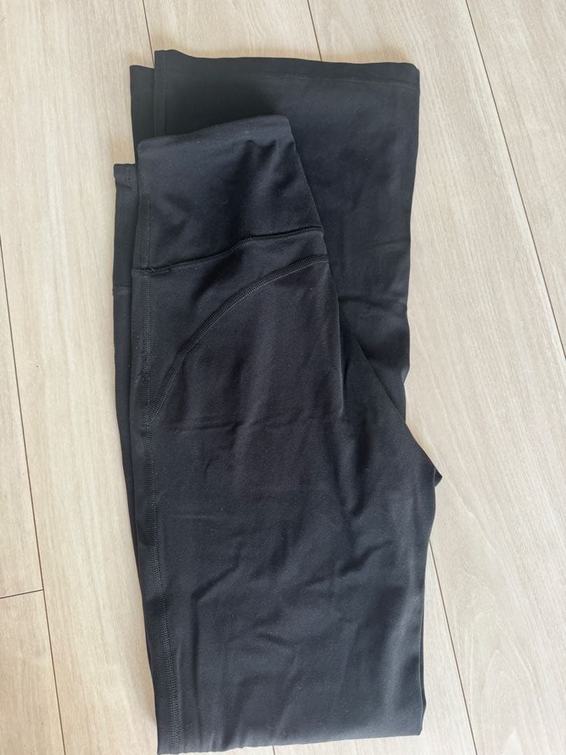 lululemon ブラック フレア ヨガパンツ