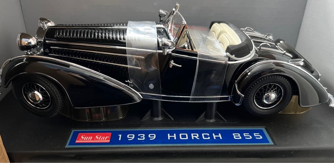 ミニカー Sun Star 1939 HORCH 855 ROADSTER 1:18
