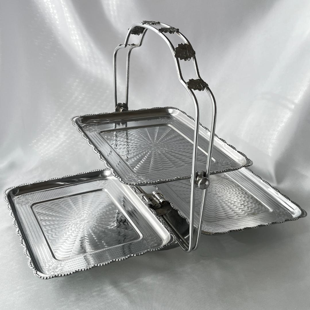 【英国】 ケーキスタンド バタフライ式 優雅なチェイシング【クロム】