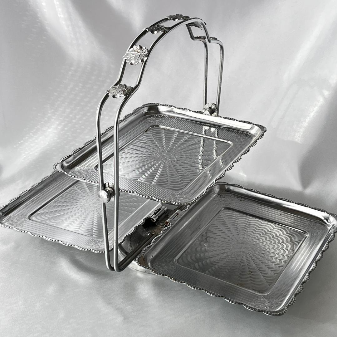 【英国】 ケーキスタンド バタフライ式 優雅なチェイシング【クロム】