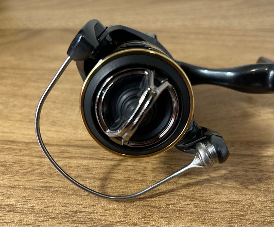 シマノ25アルテグラC2500SHG ゴメクサスハンドルノブ　純正ハンドルノブ付