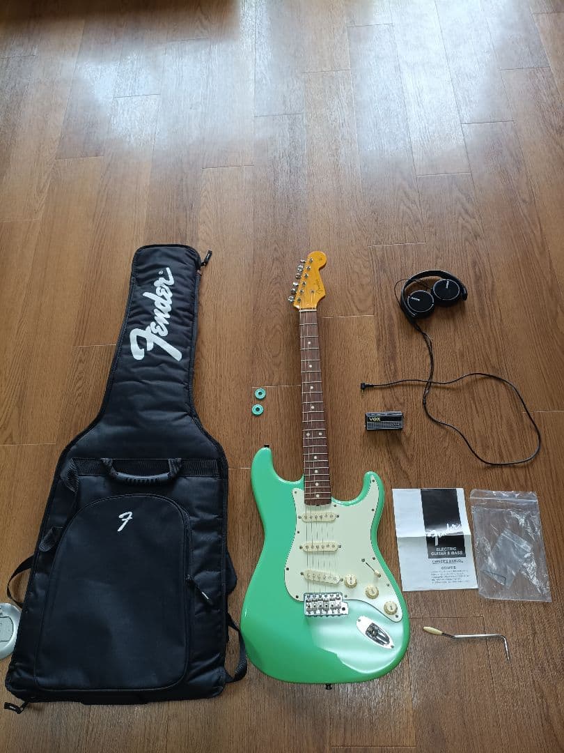 Fender Japan Stratocaster サーフグリーン　小物セット