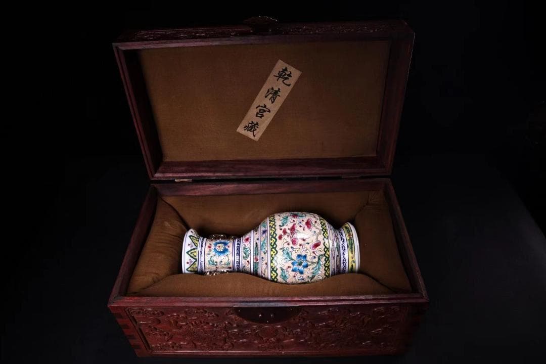 中国古美術・旧蔵珐琅彩陶磁器の花瓶・花鳥紋・置物・純手描き・文房具・茶道具・箱付