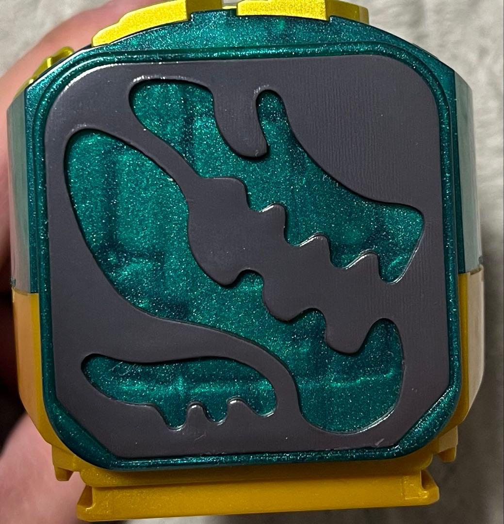 仮面ライダーリバイス　ゴールドスピノバイスタンプ　限定品　ボルケーノスタンプ