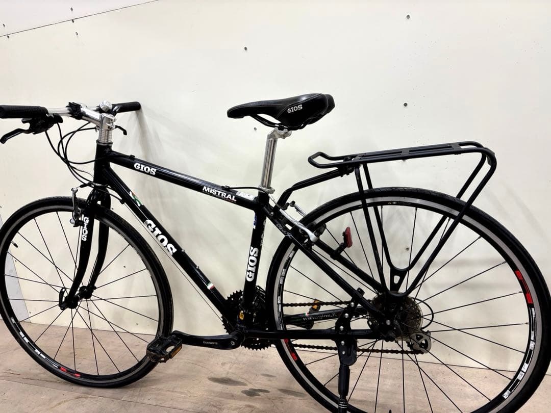 ブラック×GIOSロゴが映える、シンプルに“かっこいい”クロスバイク