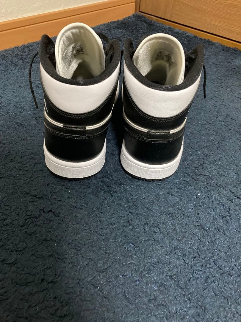 Air Jordan 1 MID ブラック/ホワイト