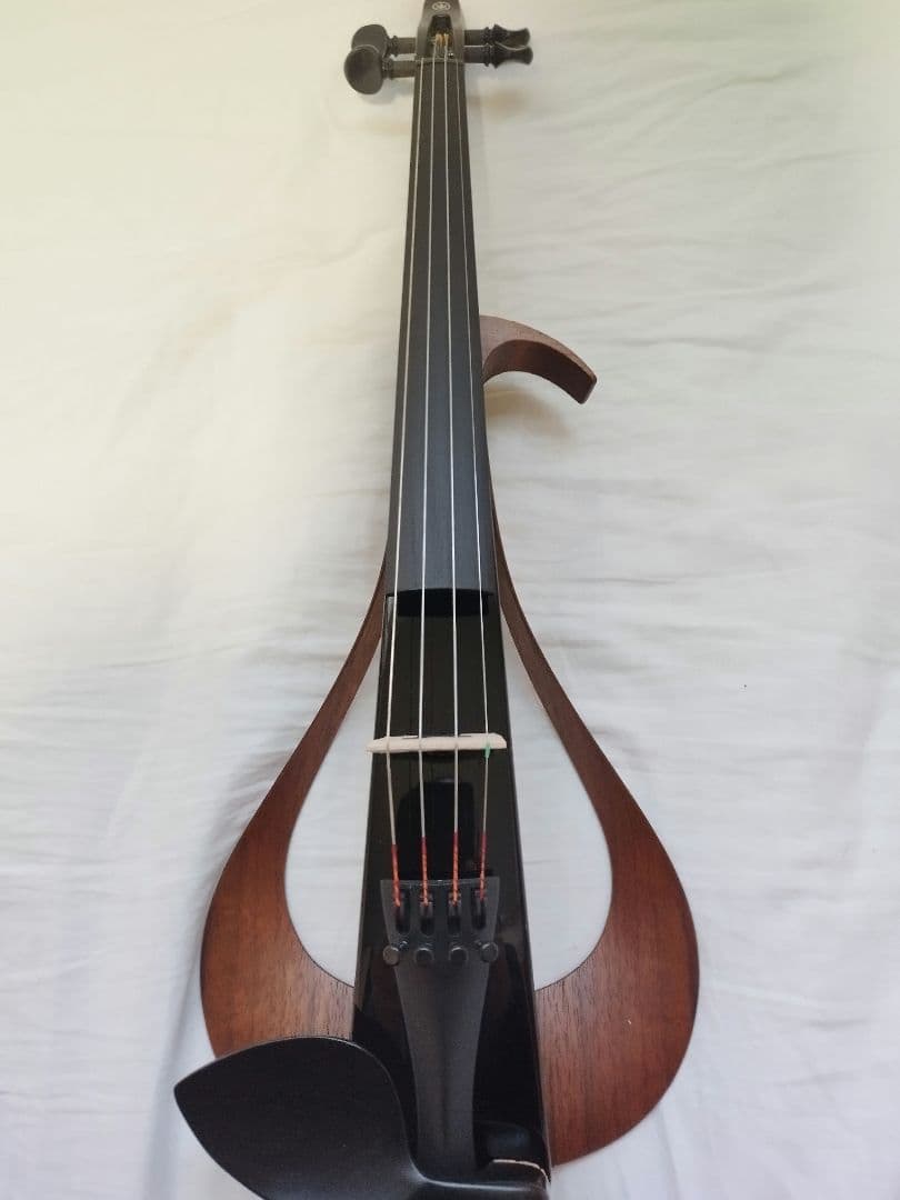 【超美品】YEV104 エレクトリックバイオリン 4弦ケース、弓と肩当てセット