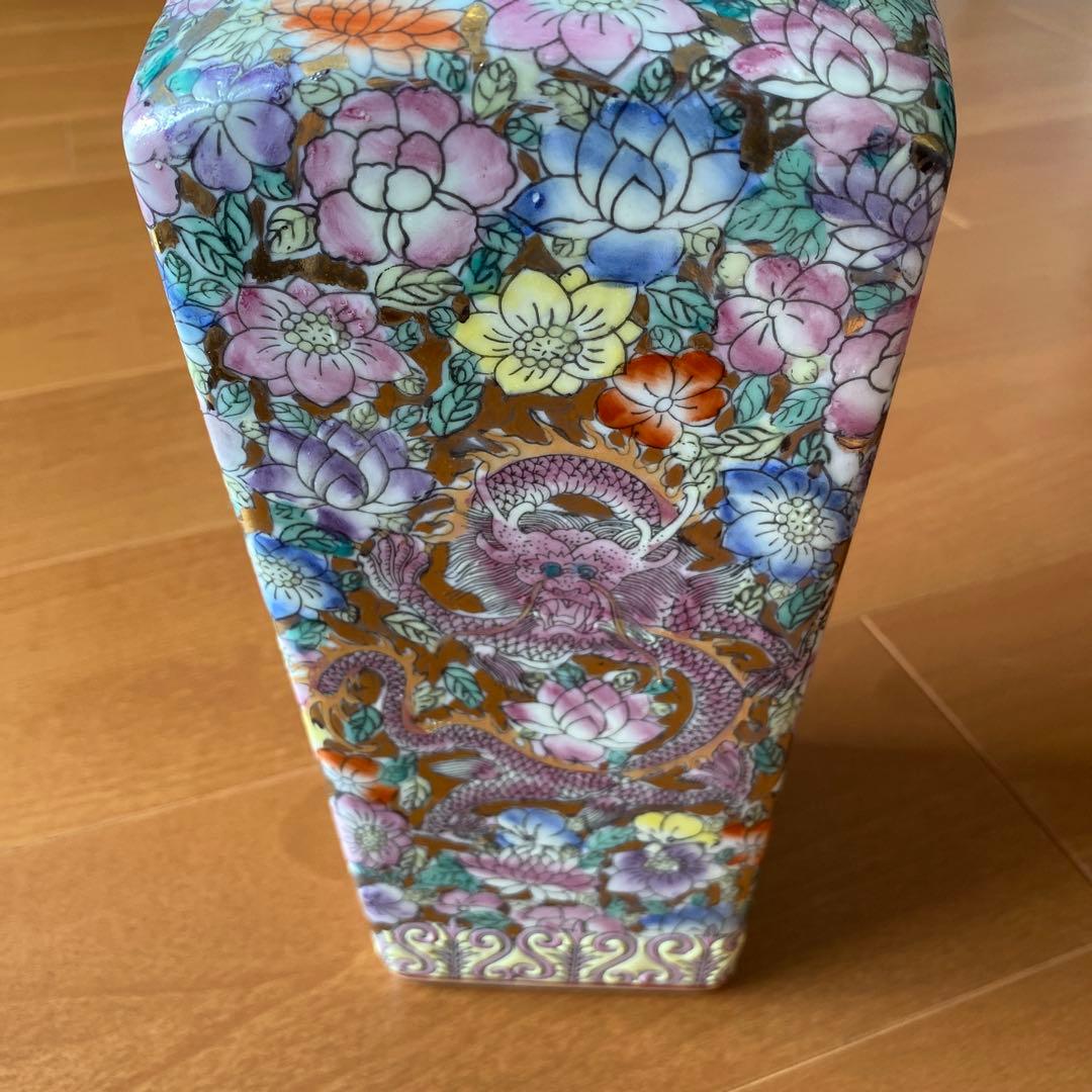 龍 模様の陶磁器花瓶