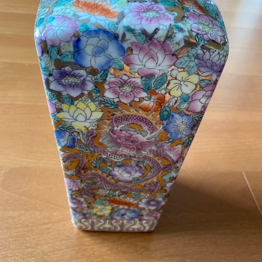 龍 模様の陶磁器花瓶