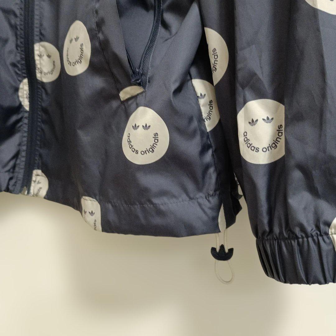 アディダスadidasプリントウィンドブレーカースマイリーフェイス