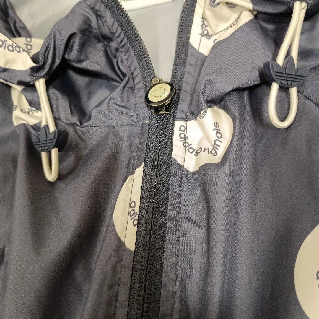アディダスadidasプリントウィンドブレーカースマイリーフェイス