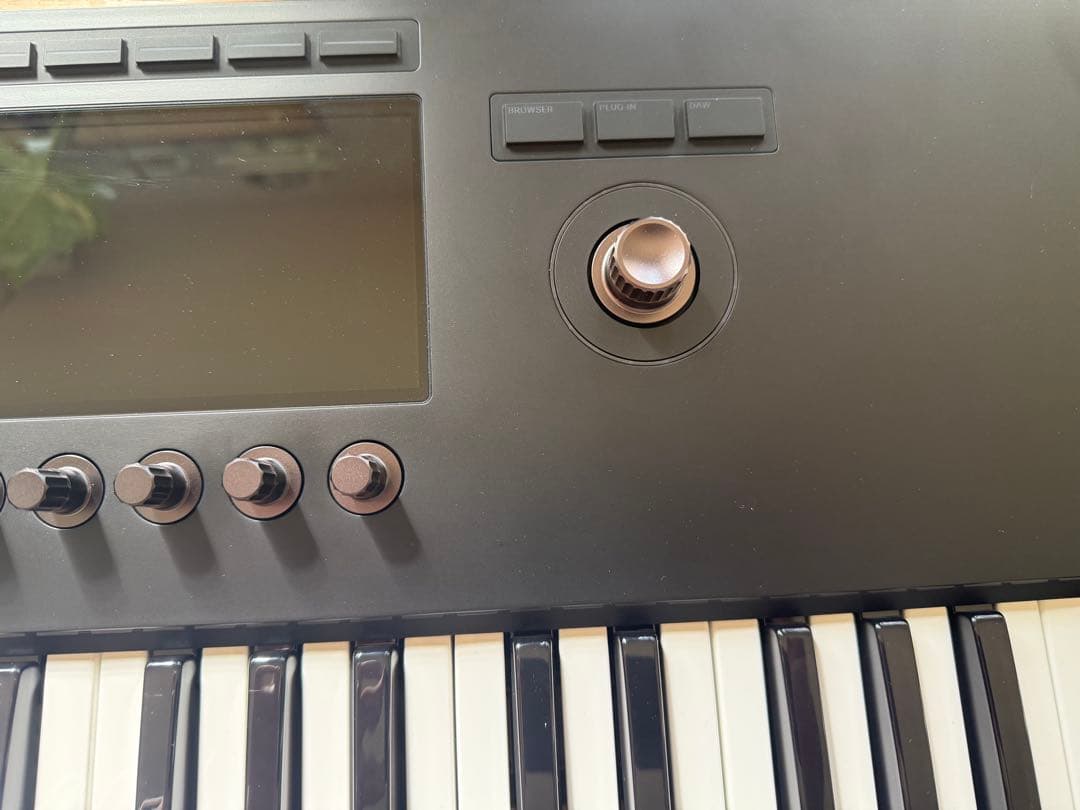 新品同様品　KONTROL S61 MIDIキーボード