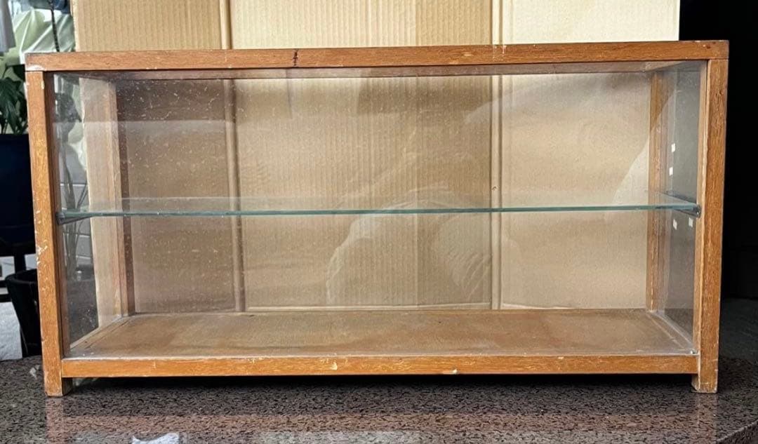 昭和40年代頃のアンティーク・対面型卓上四面ガラスショーケースです
