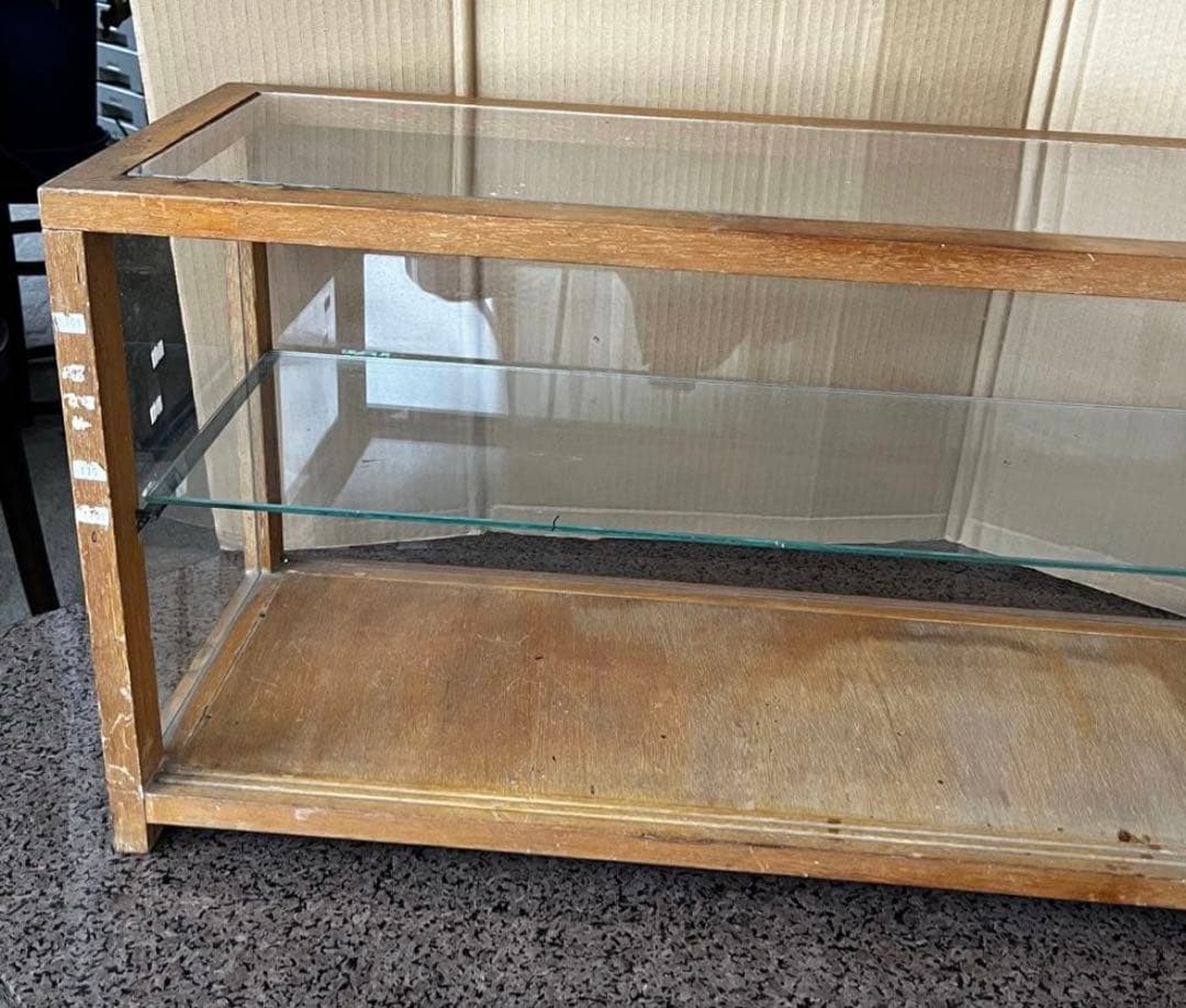 昭和40年代頃のアンティーク・対面型卓上四面ガラスショーケースです