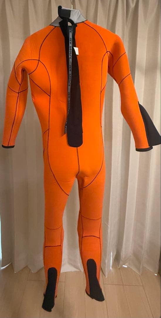 ウェットスーツ　セミドライ