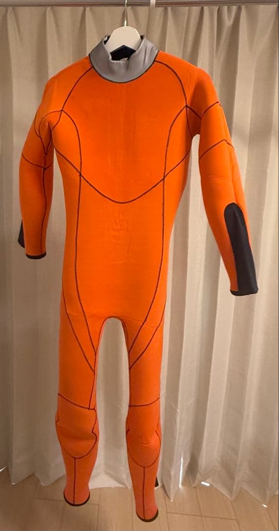 ウェットスーツ　セミドライ