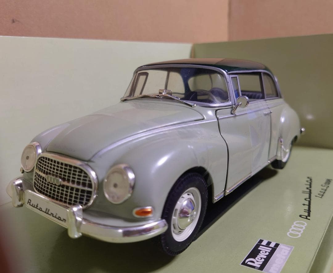 1/18 オートユニオン1000S Coupe グレー レベル製ミニカー中古