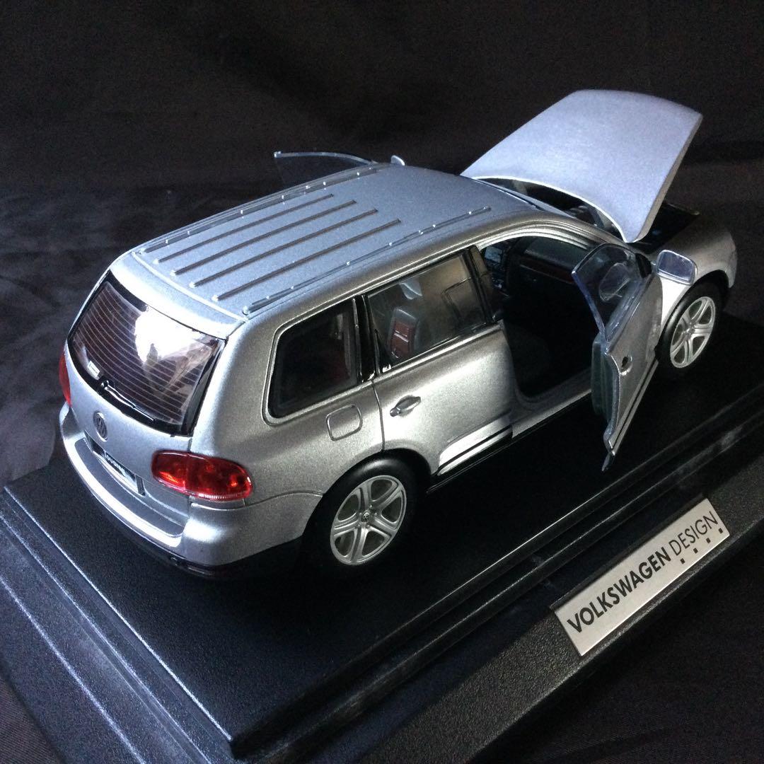 フォルクスワーゲン トゥアレグ 1/24 VOLKSWAGEN DESIGN