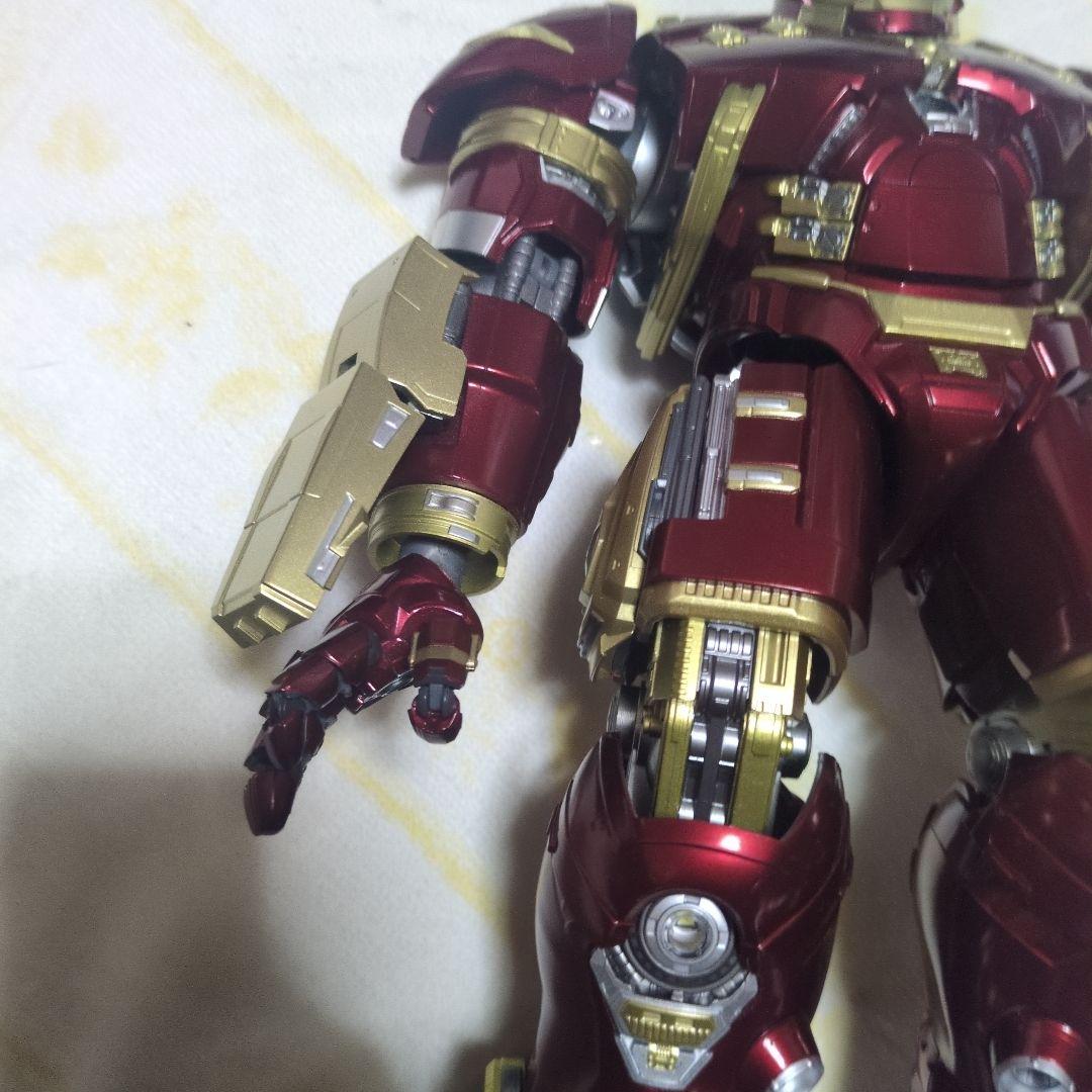 ハルクバスター　アイアンマン　フィギュア