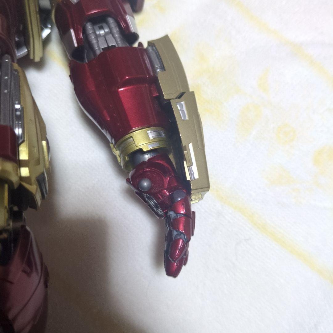 ハルクバスター　アイアンマン　フィギュア