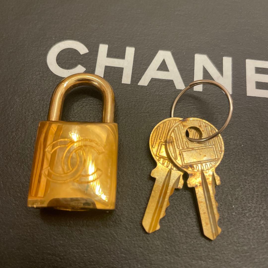 CHANEL ゴールド 南京錠
