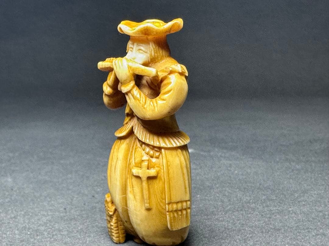 極上　根付　天然素材　アンティーク　和彫　置物　骨董　飾り物　古美術品