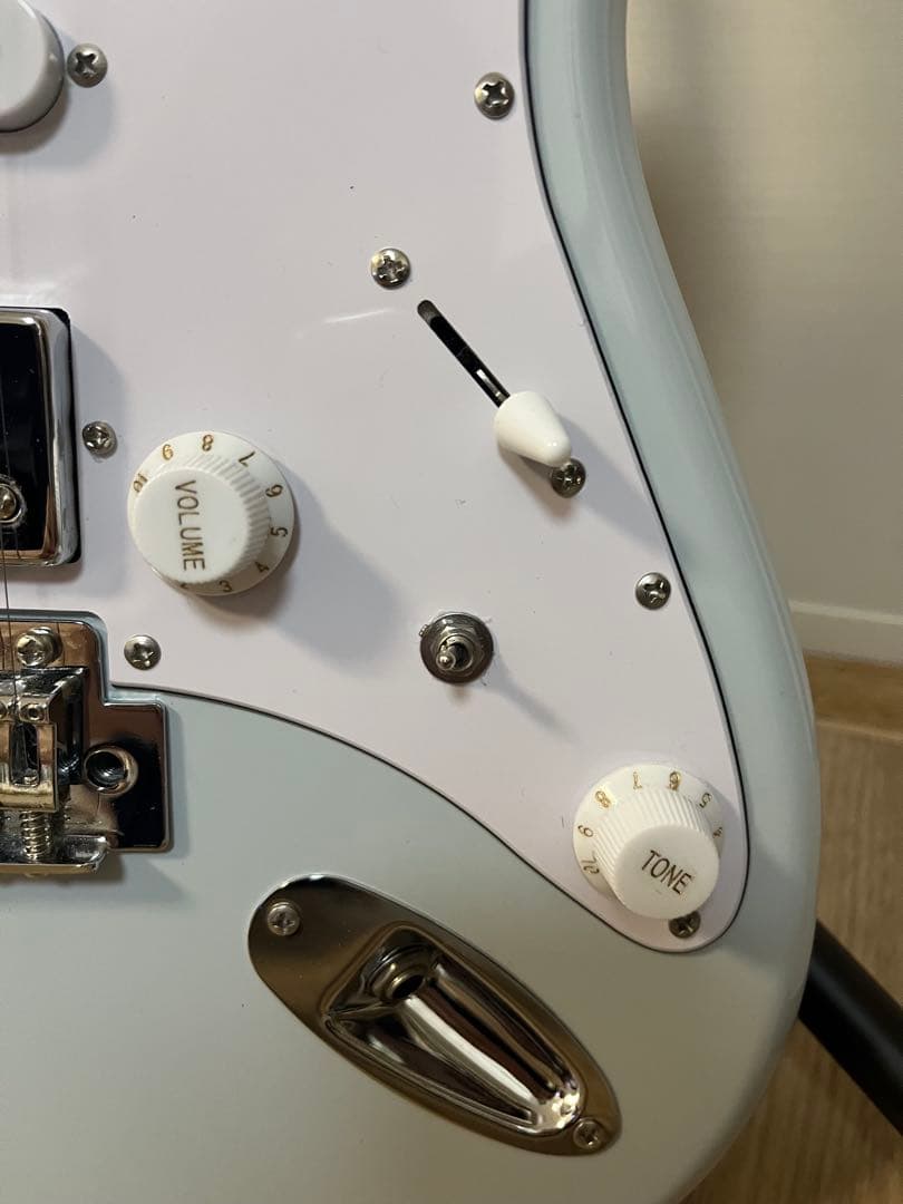 Eris. Nestia airy blue エレキギター