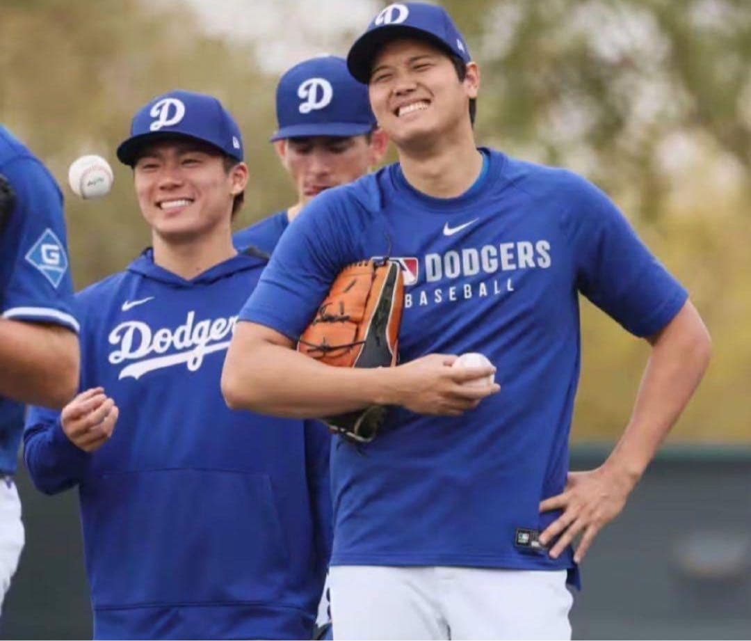 ドジャース 選手着用品 ノースリーブパーカー サイズM 新品未使用タグ付