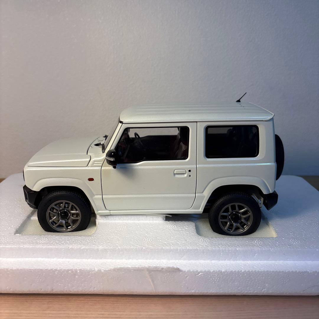 オートアート　スズキ　ジムニー　JB64 ホワイト　1/18 ミニカー