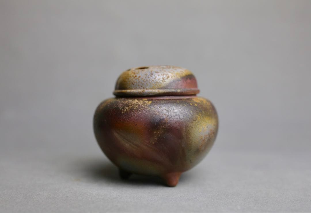 備前焼　龍峰　無形文化財　 三足 香炉　茶道具　茶器　共箱 菊　香炉