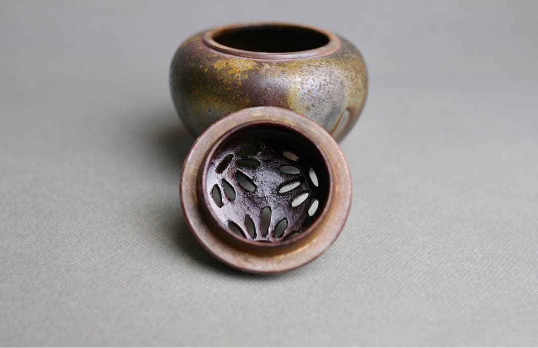 備前焼　龍峰　無形文化財　 三足 香炉　茶道具　茶器　共箱 菊　香炉